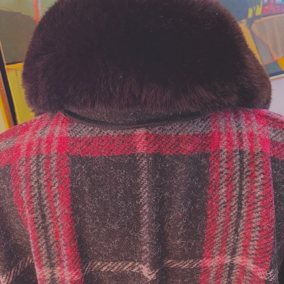 Cozy chic charcoal,black and dark red plaid cape with black faux fur details - Picture 4 of 11